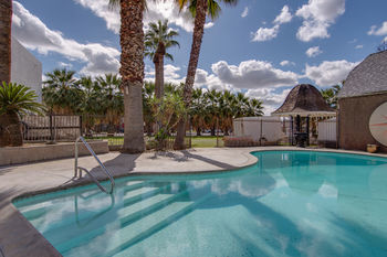 Vagabond Inn Executive - Bakersfield Downtowner المظهر الخارجي الصورة